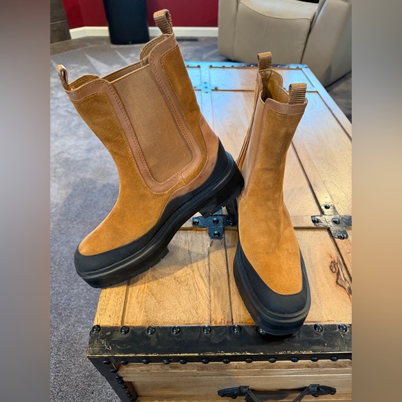 Sam Edelman women’s Tan Chelsea Boots - Picture 2 of 9